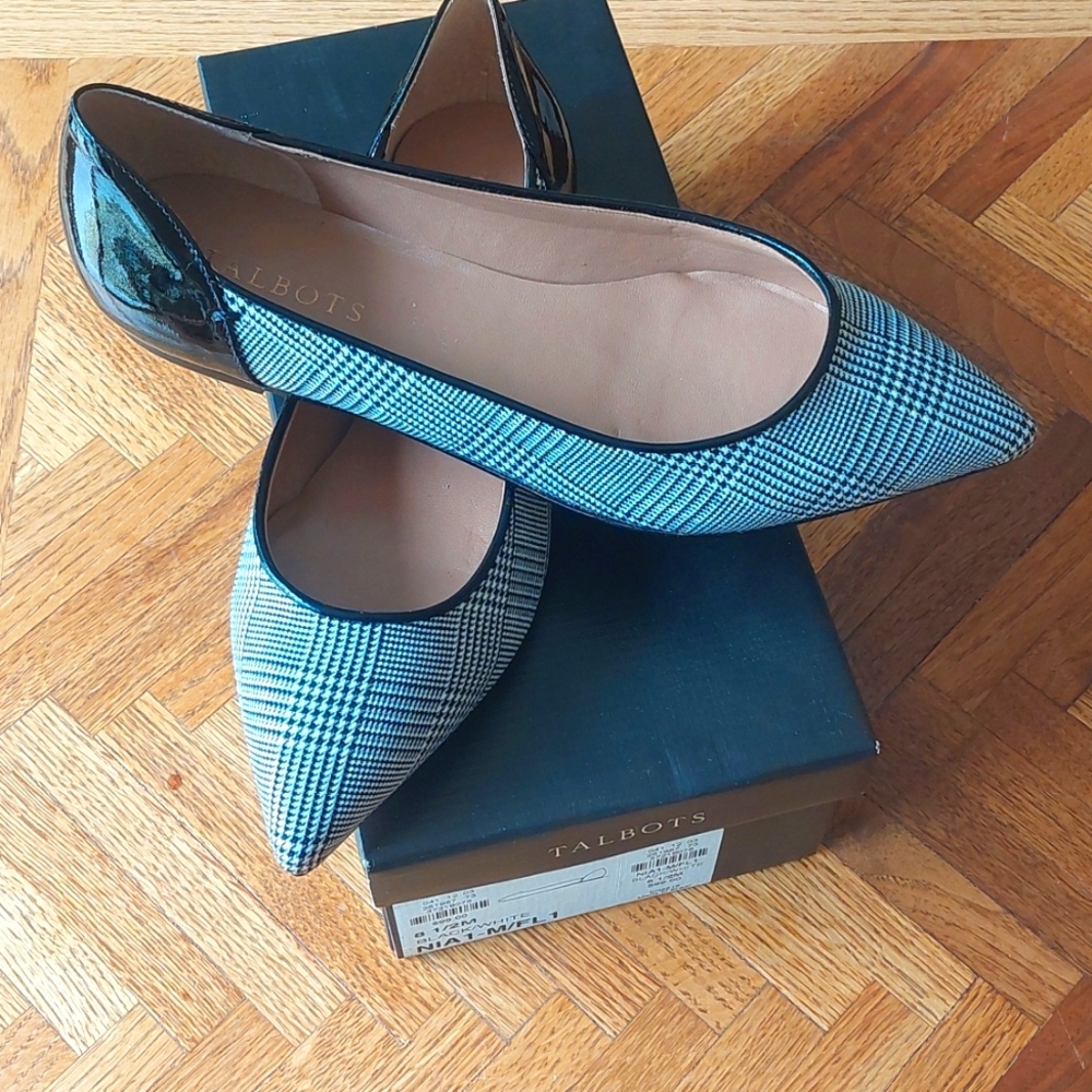 NIB Talbots 8.5 M women's black and white fabric point toe flat